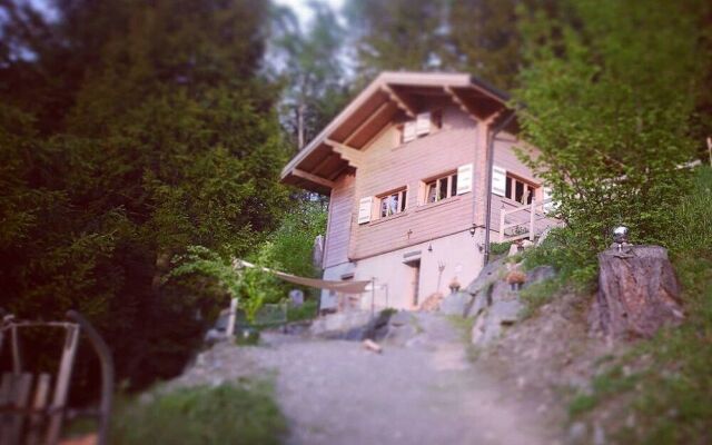 LOYEHILL Chalet. Swiss Alps Escape