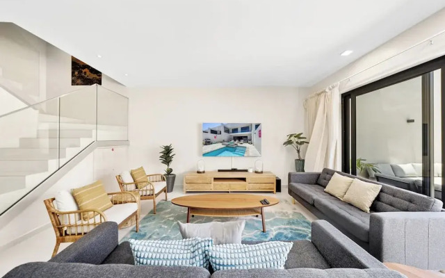 Catalina Residence Apt 3 - L.g. Smith Boulevard 546-j