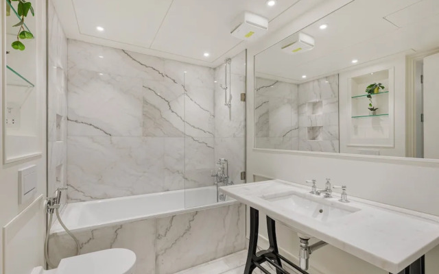 Spacious 5 Bdrm Townhouse in Camden