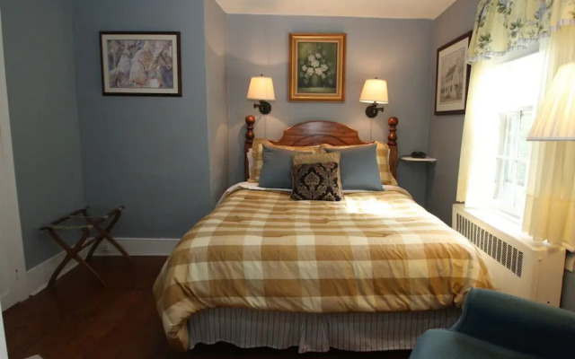 Pineapple Hill Inn Bed & Breakfast