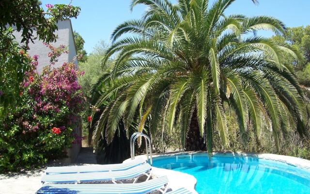 Villa With Pool and air Conditioning