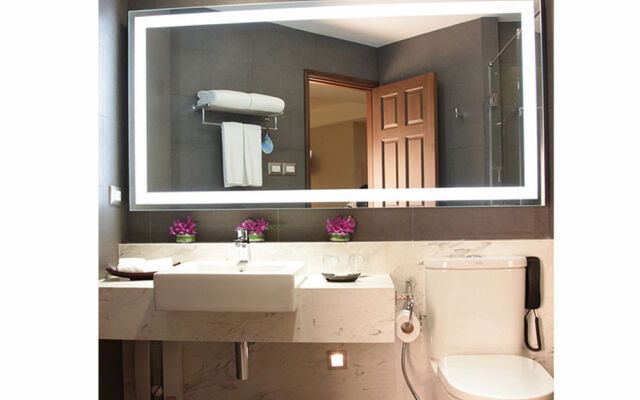 Grand Diamond Suites Hotel