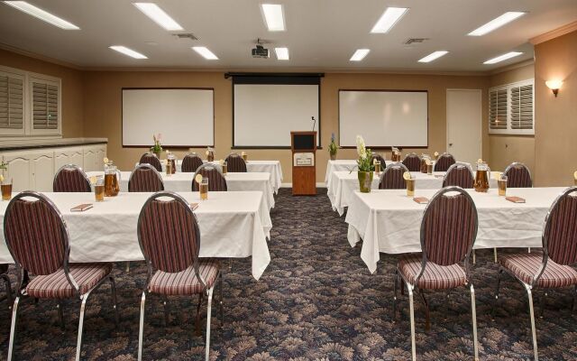 Best Western Plus Pepper Tree Inn