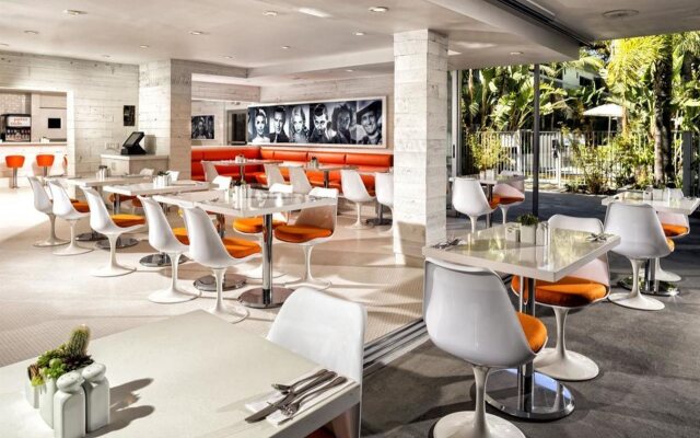 Sportsmens Lodge Hotel