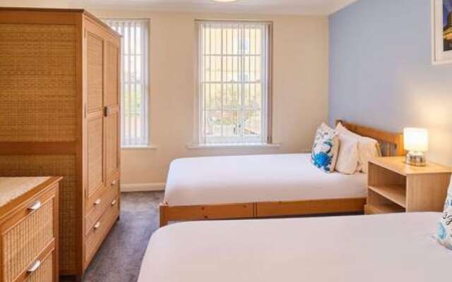 Host Stay Cobb Court