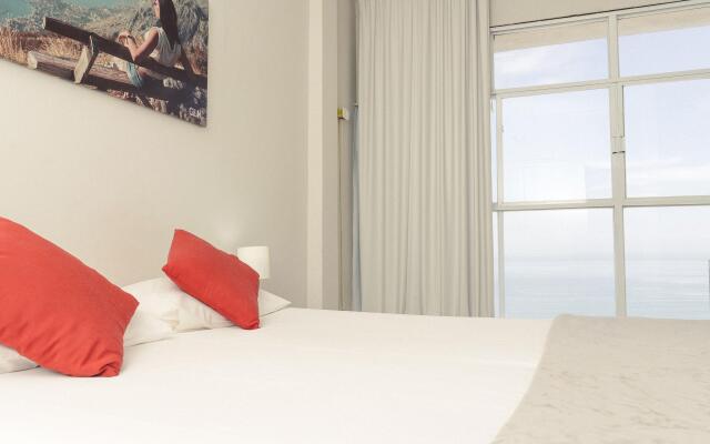 CLH Suites Domingos Ferreira