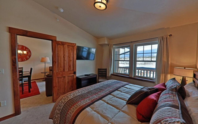 Cozens Pointe - 2 Br Condo