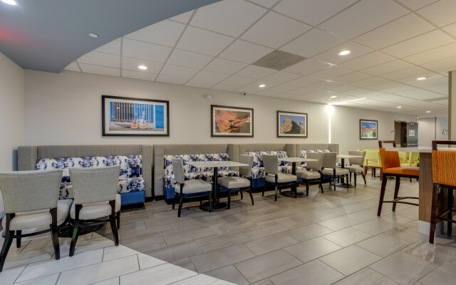 The Alexis Inn & Suites - Nashville Airport