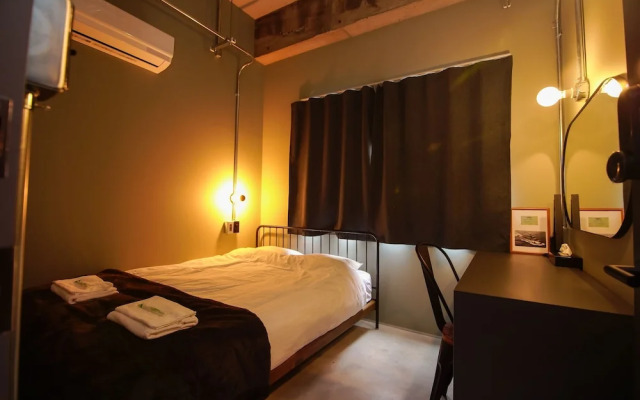 RED SUBMARINE - Hostel