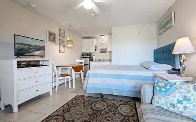 Beachfront Bliss Cozy Studio!