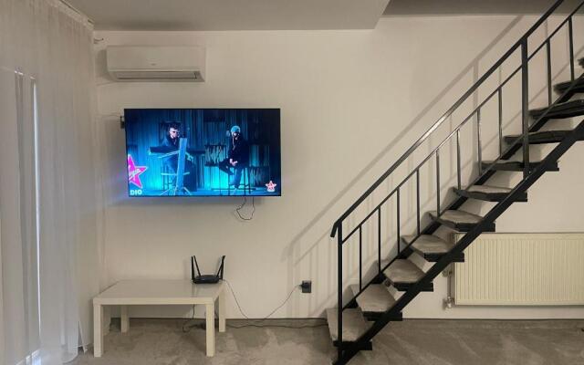 Apartament cu scara interioară