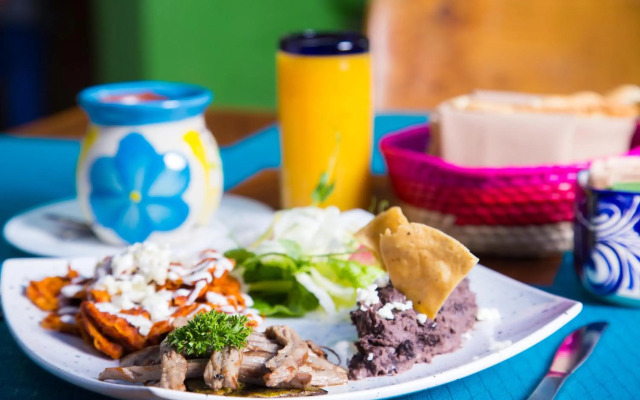 Casa Lotería -Pueblito Sayulita- Colorful, Family and Relax Experience with Private Parking and Pool