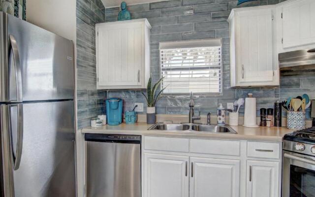 Chat N Chill Lounge NS801