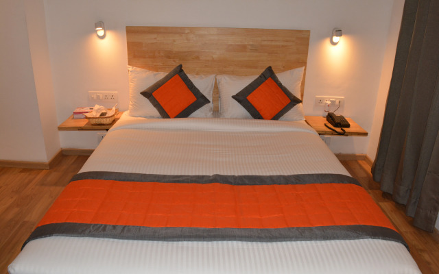 Fabhotel The Glory