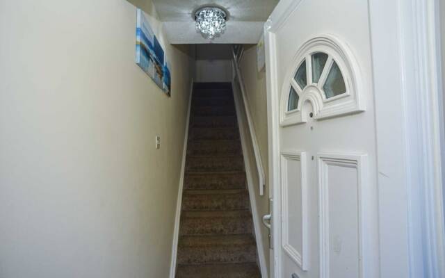London's Calling U! A Lovely 2 Bedhome Sleeps 1-5!