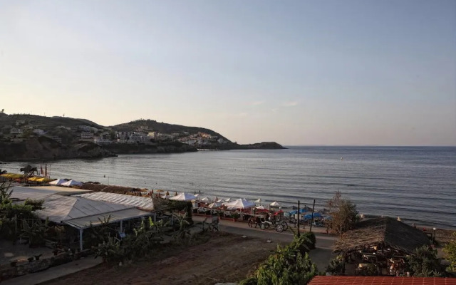 Niriides Beach Hotel
