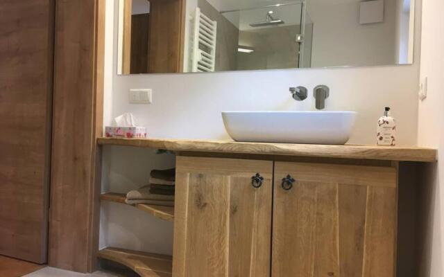 Exklusiv - neu renoviertes Apartment mit Terrasse