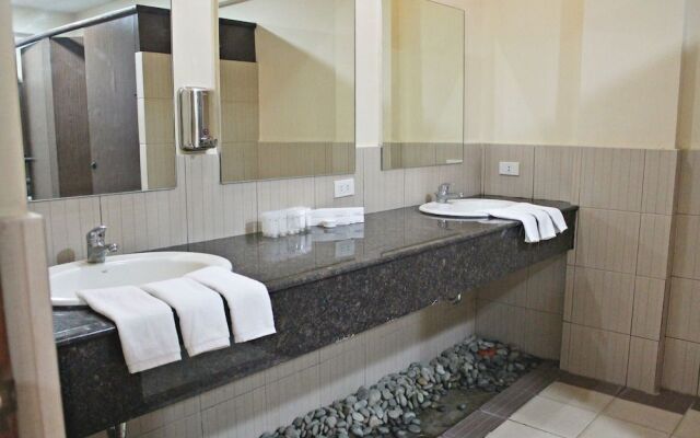 Shalom Hotel