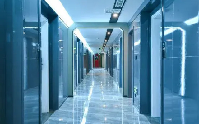 Seven o'clock Sunshine E-sports Hotel (Hebi Xinghe Street Yulong Shopping Center)
