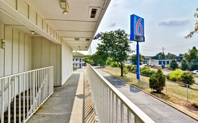 Motel 6 Pittsburgh - Crafton