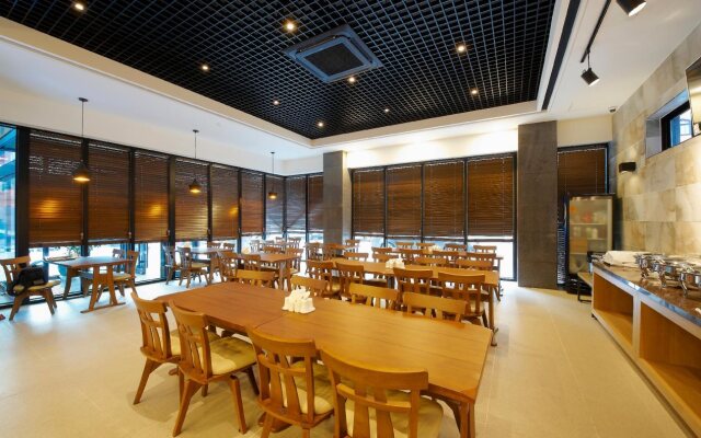 Hotel B