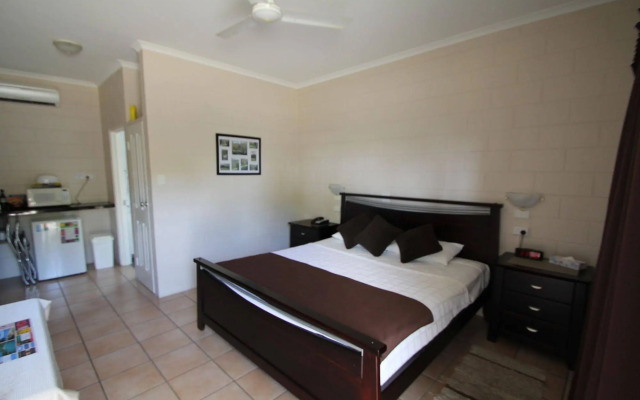The Colonial Rose Motel