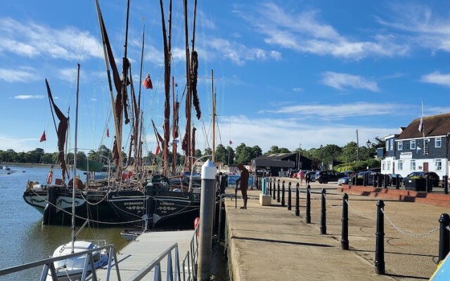 Jolly Sailor- Fish on the Quay