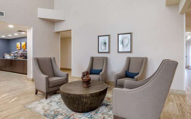 Comfort Suites near Birkdale Village- Huntersville