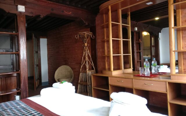 Hiranya Guest House