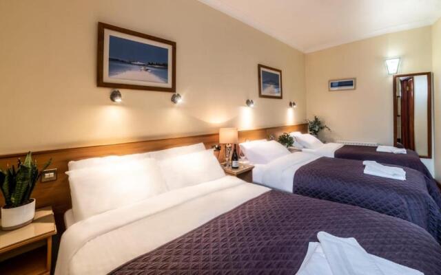 Holiday Hotel