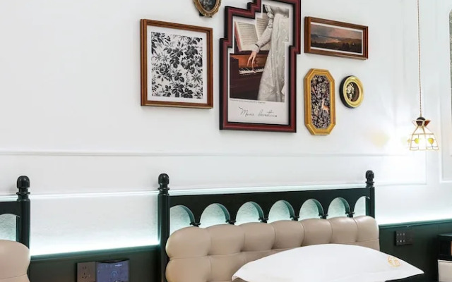 Vishan Garden Trendy Hostel