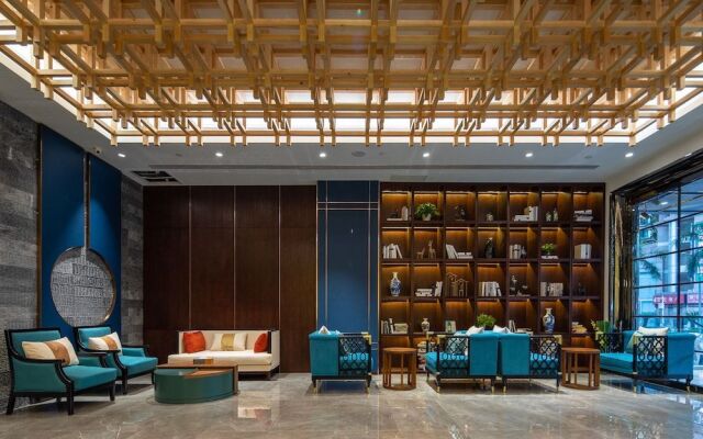 The Ritz East Valley Hotel