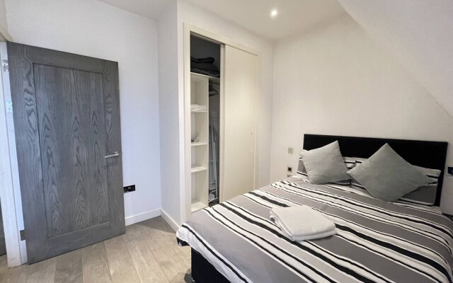 Remarkable 1-bed Apartment in Slough