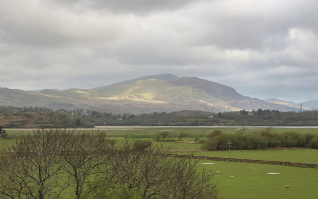 Caerffynnon House