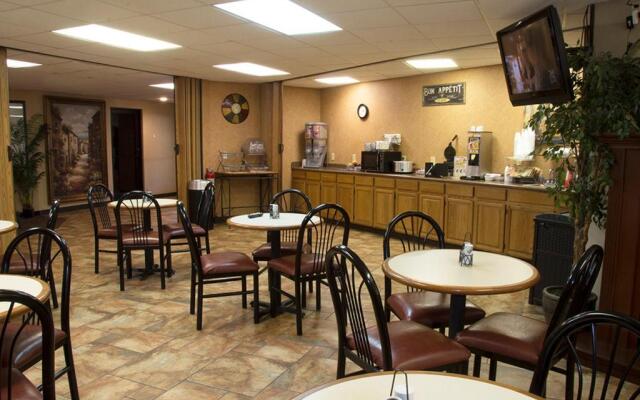 Greenlight Inn & Suites