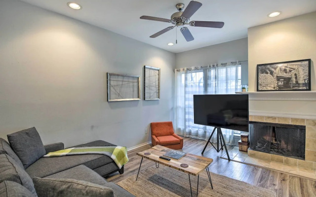 Comfortable Dallas Condo Close to Attractions