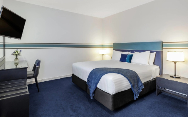 Ramada by Wyndham Diplomat Canberra