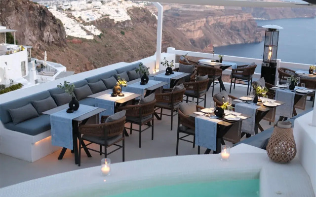 Aqua Luxury Suites