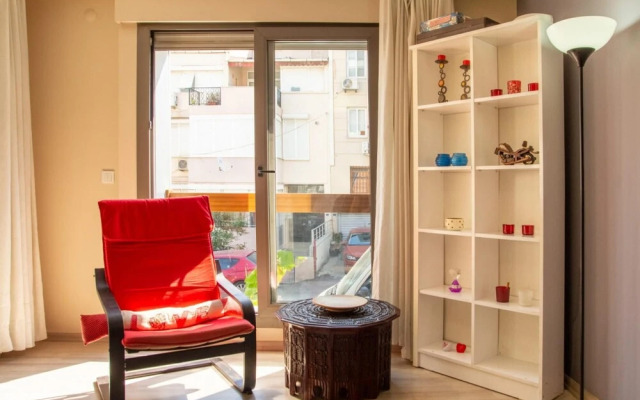 Pleasant and Central Flat With Balcony in Izmir