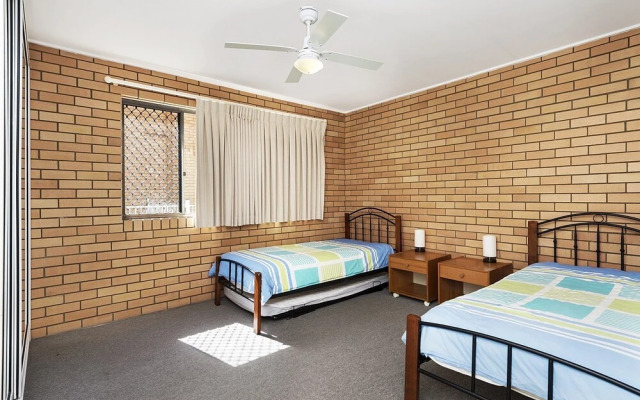 Ground floor air conditioned, fabulous waterviews overlooking Pumicestone Passage