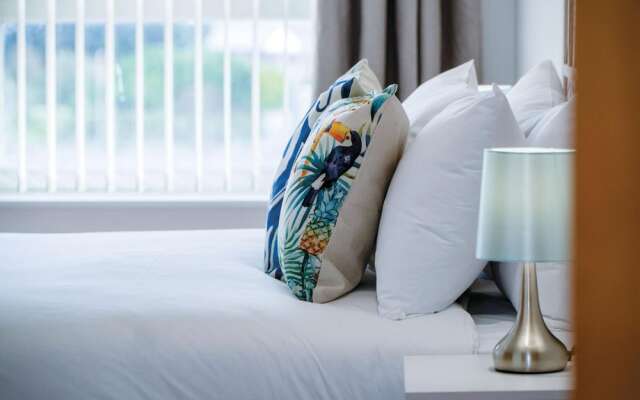 The Penthouse - 3 Bedroom Apartment - Llanelli