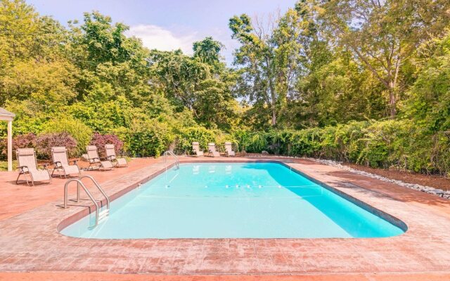 Colonial Inn Seekonk