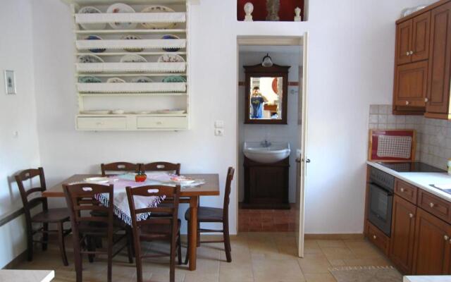Luxury 100 m2 house in the centre of Naxos