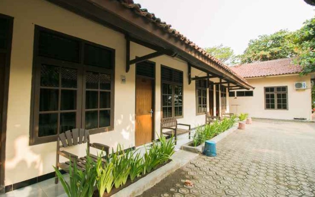 RedDoorz @ Pantai Pelabuhan Ratu 2 – Outside – Cisolok