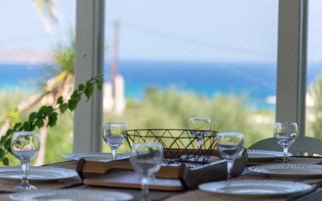 Stylish Villa, Private Pool, Large Garden, sea View, En-suite Bathrooms