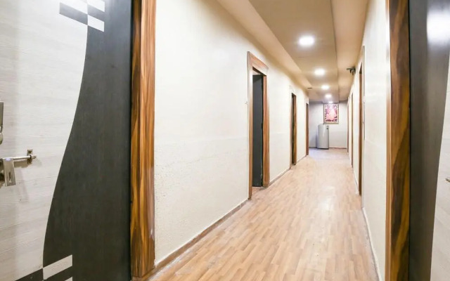 OYO 11427 Hotel Kalyan