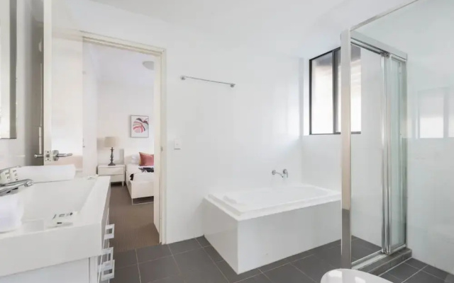 Spacious Two-bedroom Apartment Near Hospital