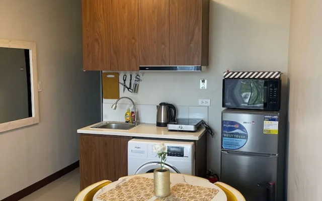 Room in Studio - Luxury Condo-sea View- Near Beach