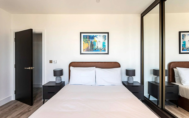Beautiful 2 Bed Icon Tower Flat 5