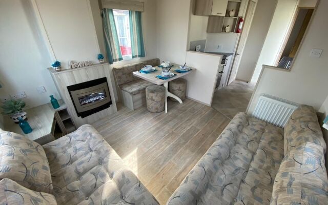 A Stunning Spacious Holiday Caravan at Seawick